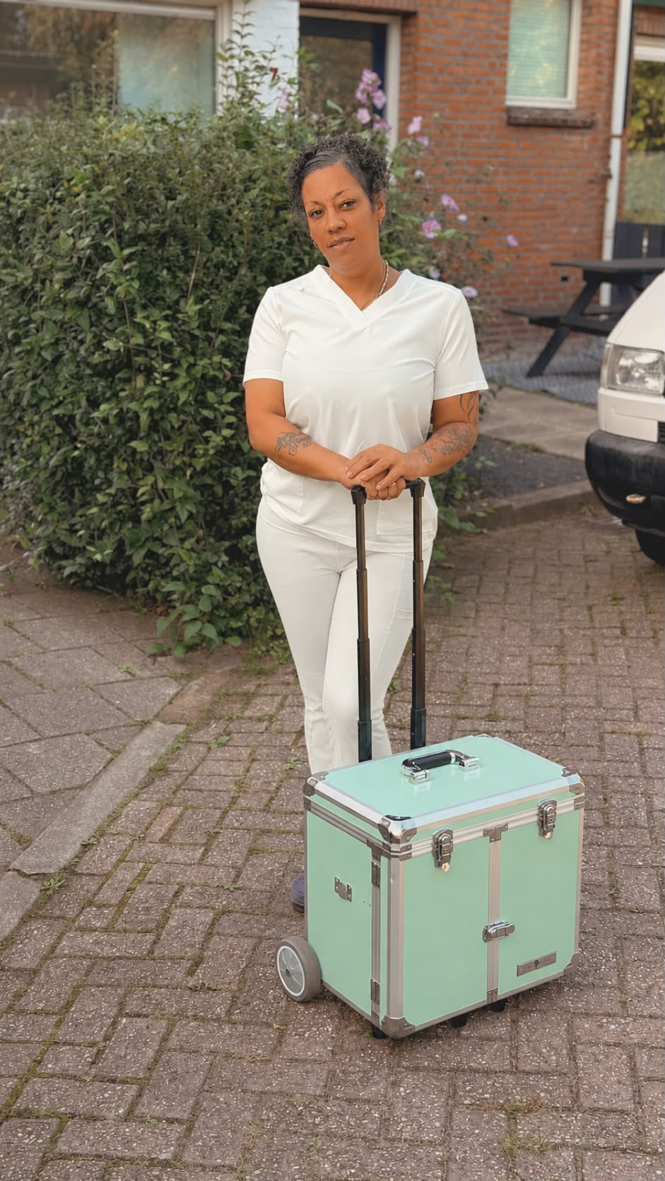 Portret van de pedicure achter Pediilona in haar behandelruimte
